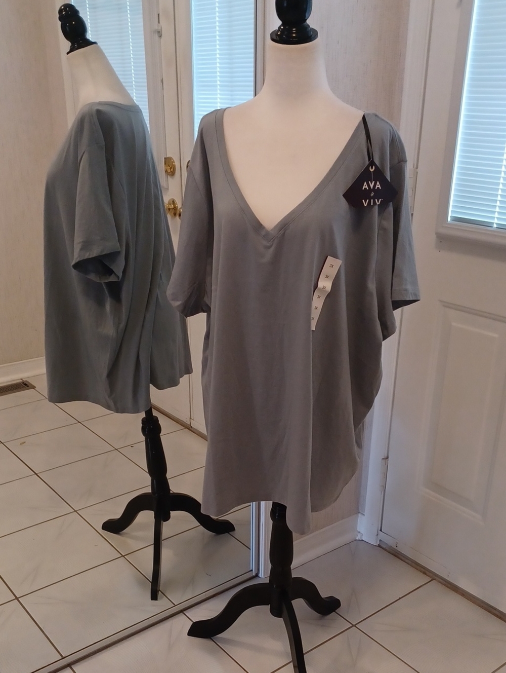 4/$60 New Ava & Viv Bluish-Gray V-Neck Tee - Size 3X